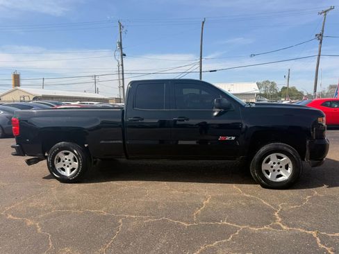 Used 2017 Chevrolet Silverado 1500 LT w/ Midnight Edition AWD/4WD image 2