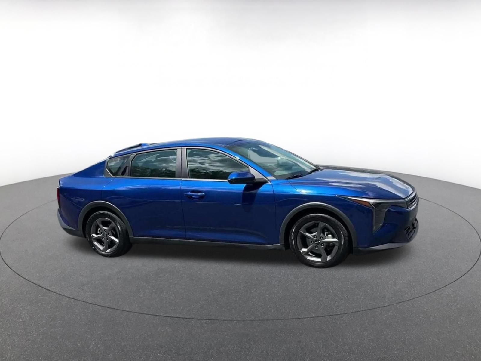 Used 2025 Kia K4 FWD image 2
