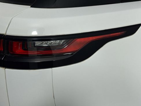 Used 2019 Land Rover Range Rover Velar R-Dynamic SE image 33