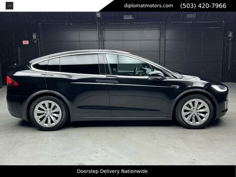 Used 2018 Tesla Model X 75D image 8