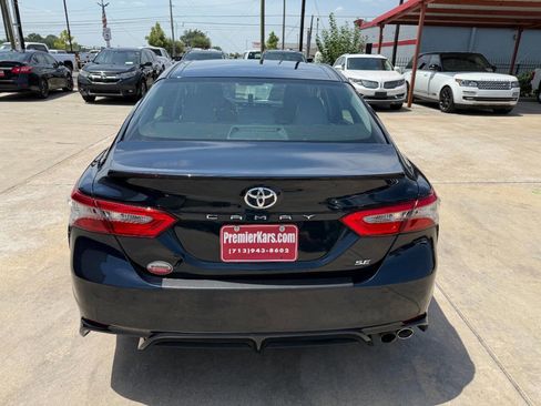 Used 2018 Toyota Camry SE w/ Moonroof Package FWD image 5