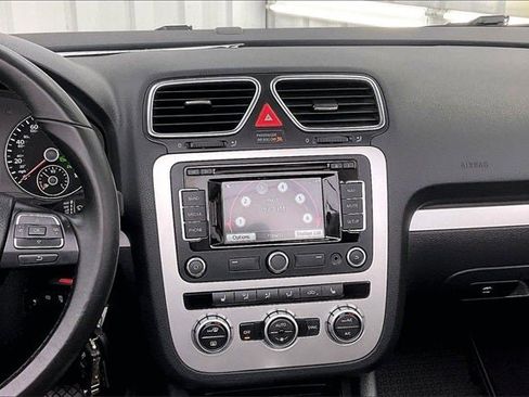 Used 2014 Volkswagen Eos image 6