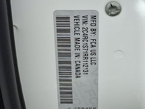 Certified 2024 Chrysler Pacifica Limited FWD image 28