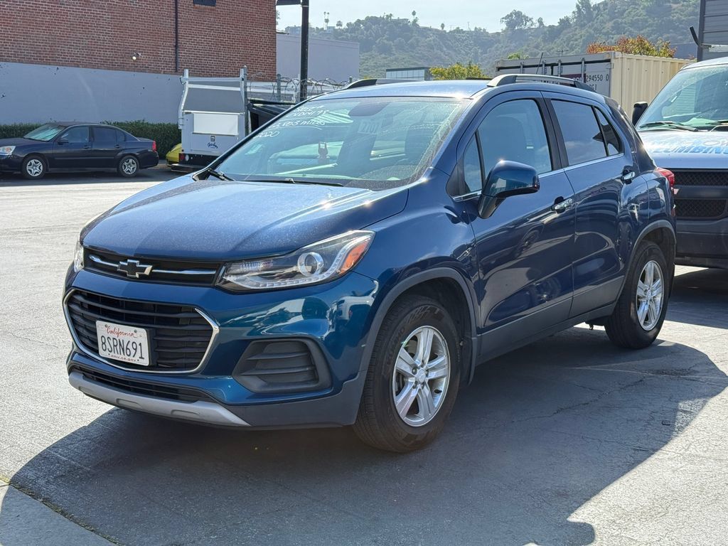 Used 2020 Chevrolet Trax LT w/ LT Convenience Package AWD/4WD image 26