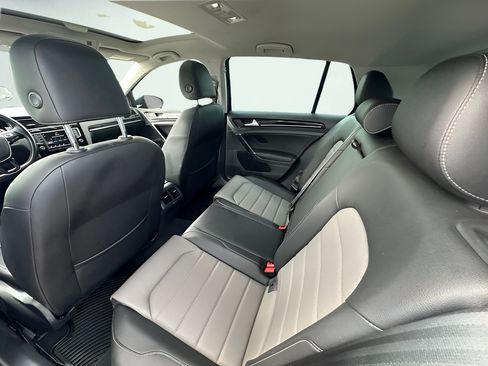 Used 2017 Volkswagen Golf SEL FWD image 8