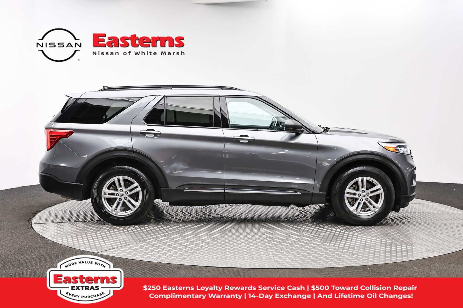 Used 2023 Ford Explorer XLT w/ Equipment Group 202A RWD image 4
