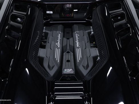 Used 2025 Lamborghini Revuelto image 15