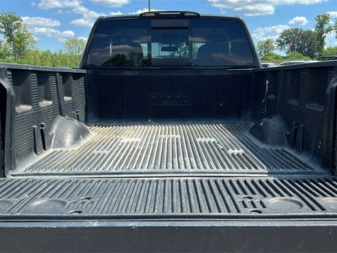 Used 2018 Nissan Titan SV image 31
