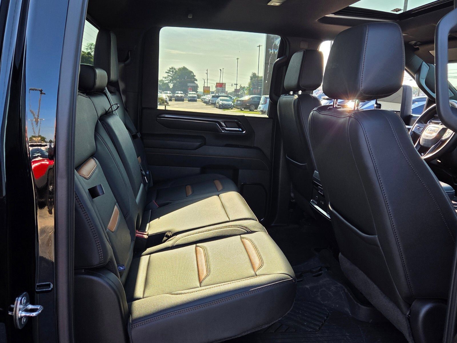 Used 2024 GMC Sierra 2500 AT4 w/ AT4 Premium Plus Package AWD/4WD image 14