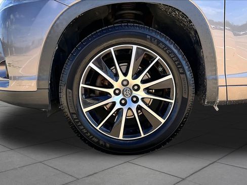 Used 2018 Toyota Highlander SE FWD image 11