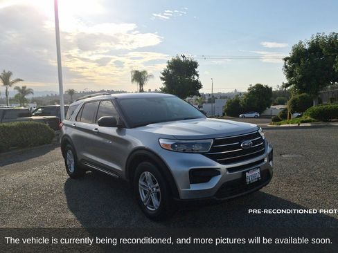 Used 2021 Ford Explorer XLT RWD image 3