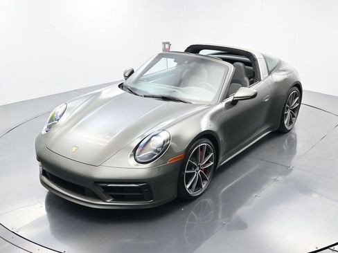 Used 2021 Porsche 911 Targa 4S w/ Sportdesign Package image 36