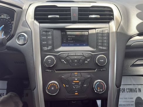 Used 2018 Ford Fusion SE FWD image 35