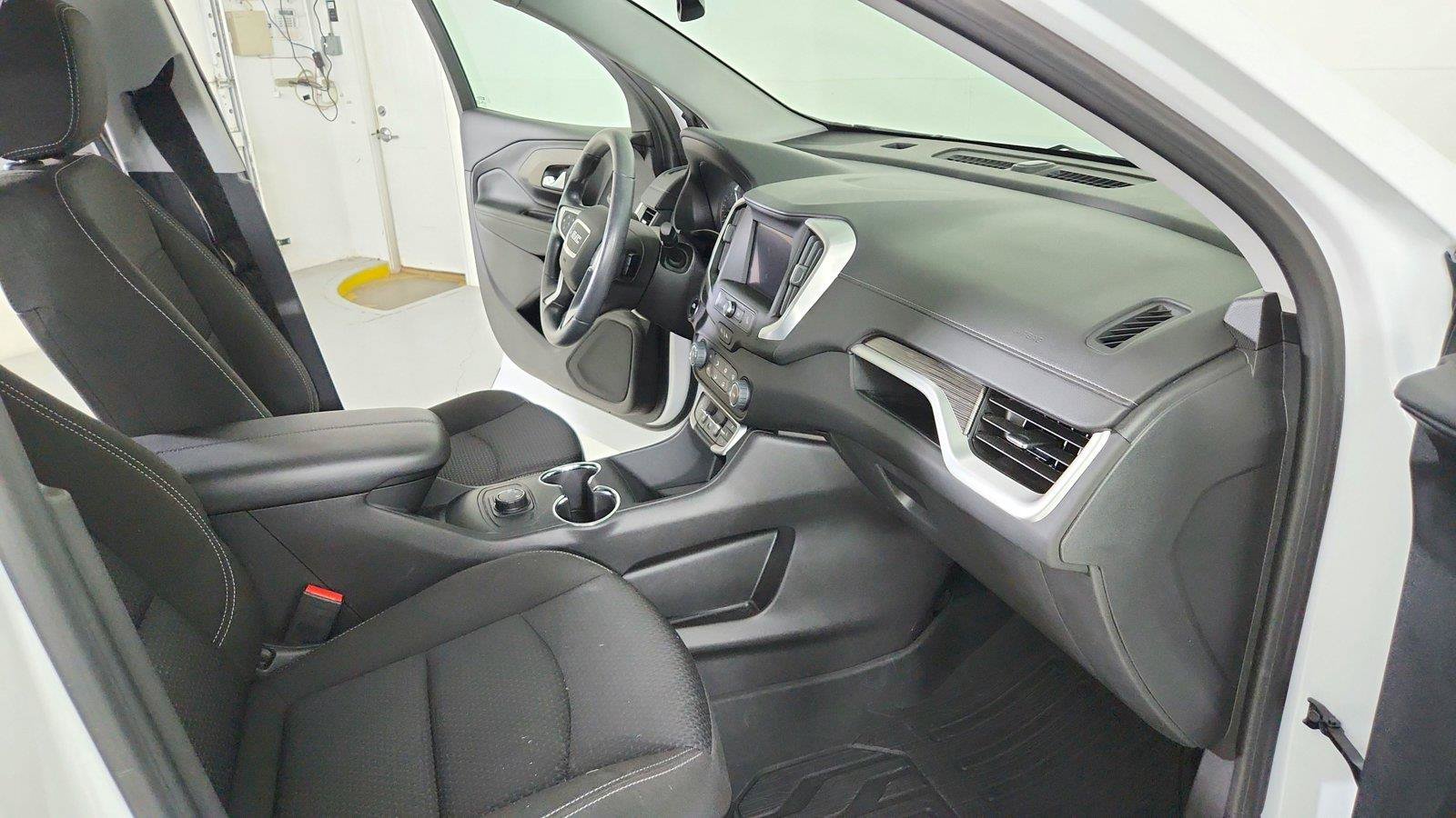 Used 2024 GMC Terrain SLE w/ LPO, Floor Liner Package AWD/4WD image 27