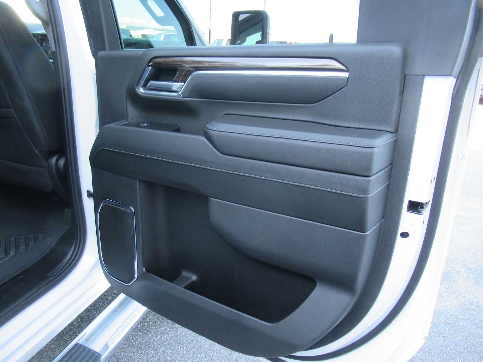 Used 2025 Chevrolet Silverado 2500 LT AWD/4WD image 17