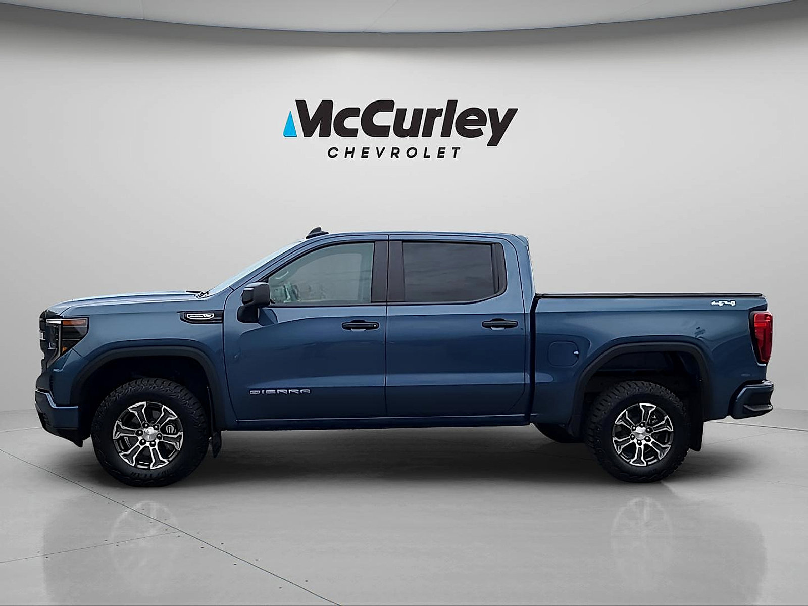 Used 2024 GMC Sierra 1500 Pro w/ Graphite Edition AWD/4WD image 4