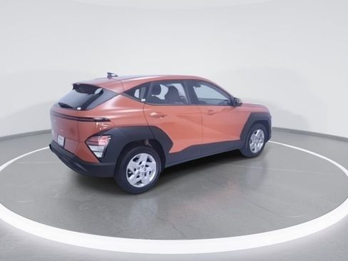 Used 2025 Hyundai Kona SE image 2