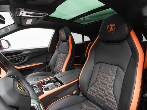 Used 2025 Lamborghini Urus SE image 53