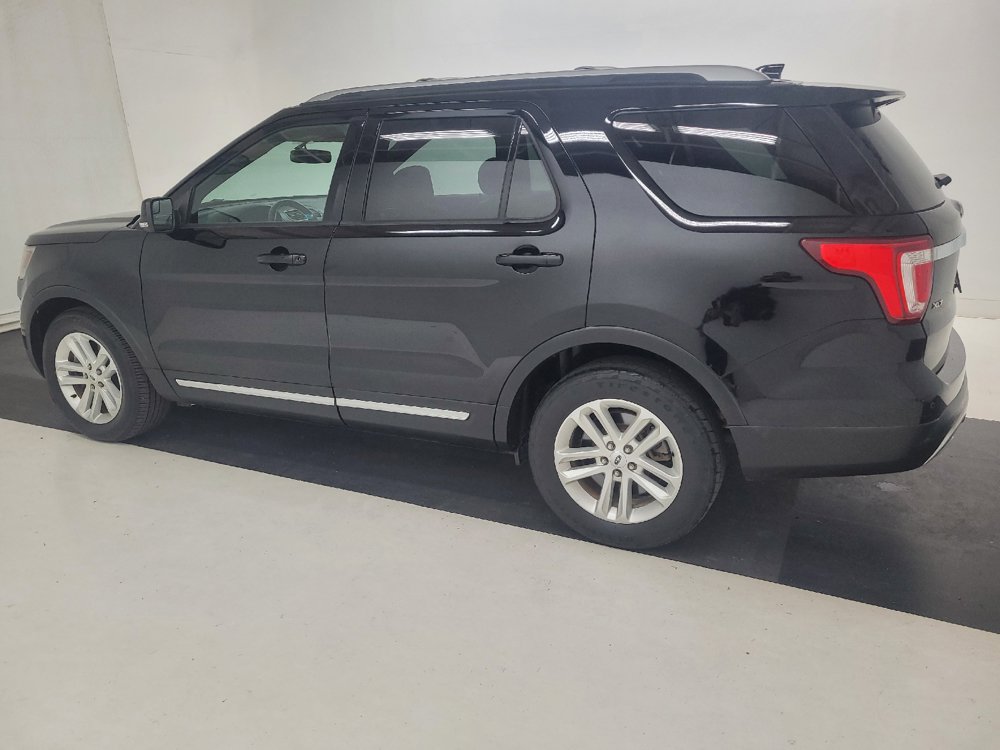 Used 2017 Ford Explorer XLT w/ Equipment Group 202A FWD image 3