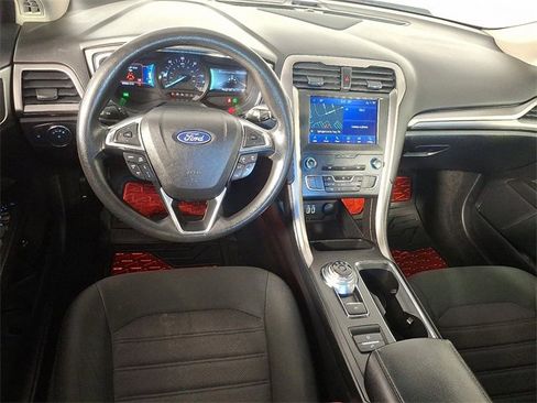 Used 2020 Ford Fusion SE image 2