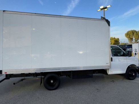 Used 2019 Chevrolet Express 3500 Extended w/ Power Convenience Package image 9