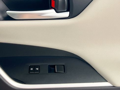 Used 2021 Toyota RAV4 Limited image 32