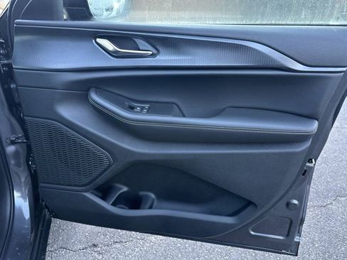 New 2025 Jeep Grand Cherokee Altitude image 14