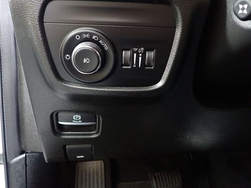 Used 2023 Jeep Grand Cherokee Limited w/ Luxury Tech Group II AWD/4WD image 28