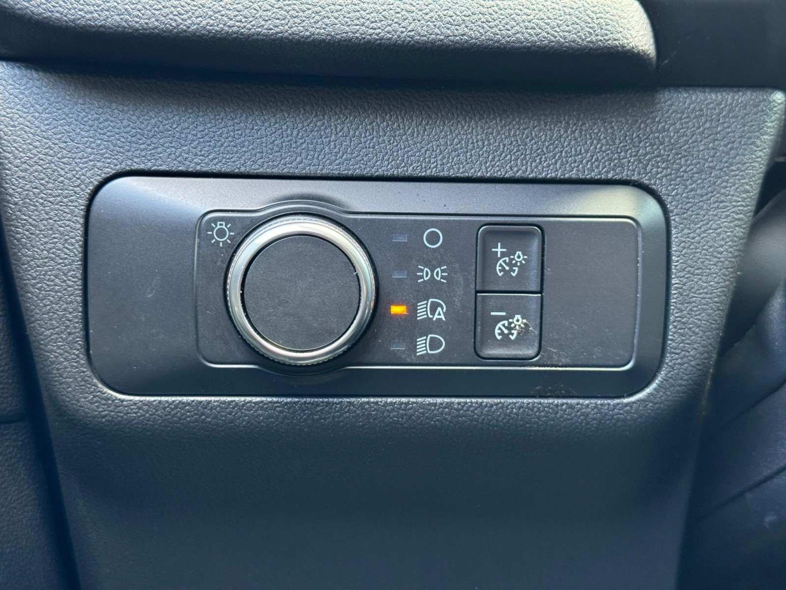 Used 2020 Ford Escape SE FWD image 16