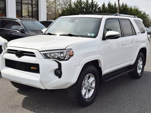 Used 2022 Toyota 4Runner SR5 Premium w/ Moonroof Package AWD/4WD image 5