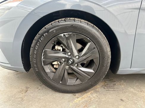 Used 2021 Hyundai Elantra SEL image 9