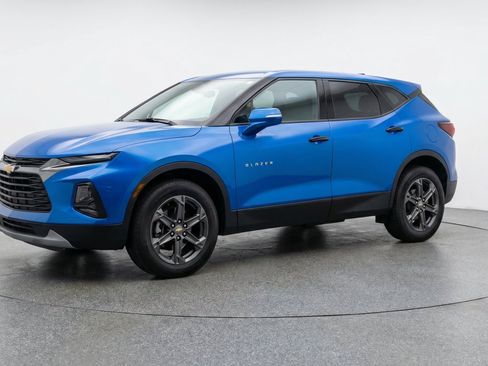 Used 2025 Chevrolet Blazer LT FWD image 3