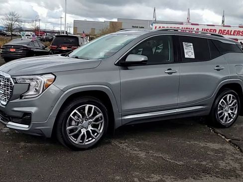 Used 2023 GMC Terrain Denali w/ Denali Premium Package image 4