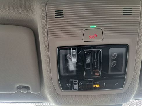 Used 2025 Volkswagen Atlas SE image 16