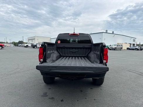 Used 2025 Chevrolet Colorado ZR2 w/ Technology Package AWD/4WD image 19