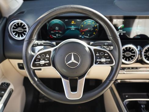 Used 2022 Mercedes-Benz GLB 250 w/ Premium Package Lite image 28