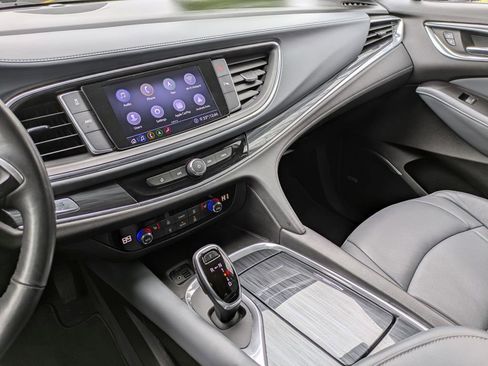 Used 2020 Buick Enclave Essence w/ Sport Touring Edition image 18