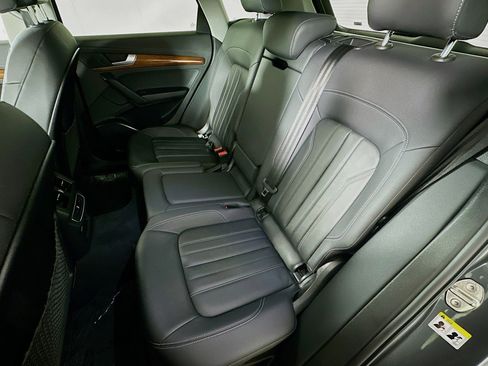 Used 2023 Audi Q5 2.0T Premium w/ Convenience Package AWD/4WD image 9