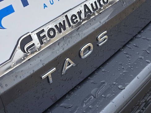 New 2026 Volkswagen Taos SE FWD image 8