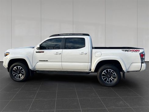 Used 2023 Toyota Tacoma TRD Sport image 2