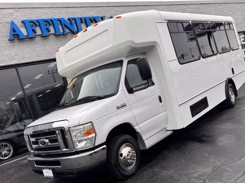 Used 2015 Ford E-450 and Econoline 450 Super Duty w/ Shuttle Bus Prep Package RWD image 1