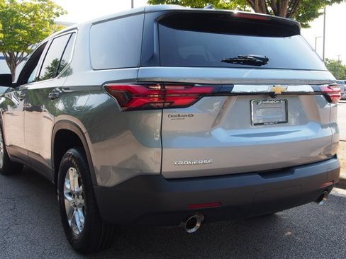 Used 2023 Chevrolet Traverse LS FWD image 5