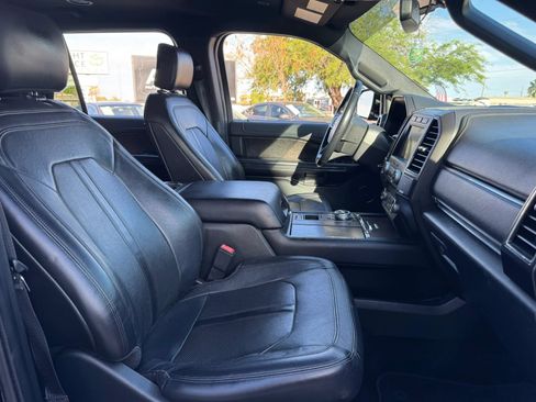 Used 2018 Ford Expedition Limited RWD image 32