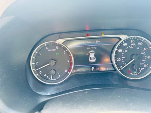 Used 2024 Nissan Sentra SV FWD image 19