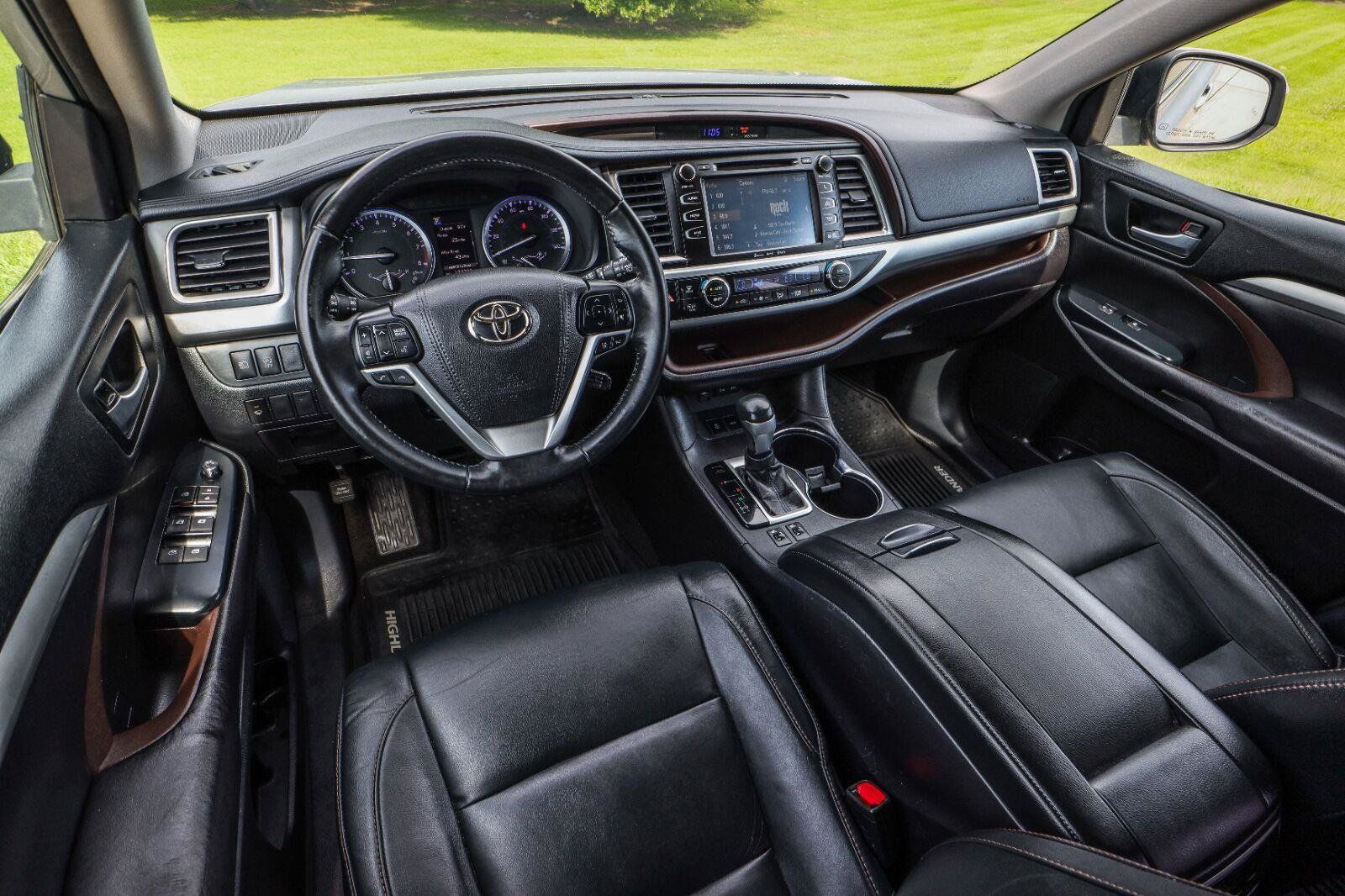 Used 2018 Toyota Highlander XLE AWD/4WD image 26