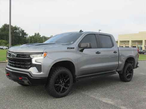 Used 2023 Chevrolet Silverado 1500 LT Trail Boss w/ Convenience Package II image 3