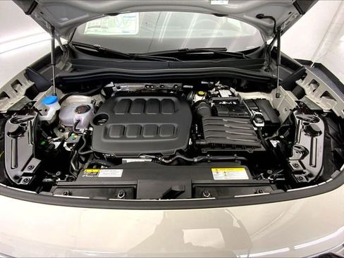 New 2026 Volkswagen Tiguan SE R-Line image 11