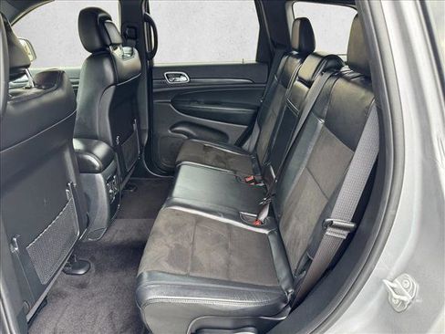 Used 2019 Jeep Grand Cherokee Laredo w/ Laredo X Package RWD image 17
