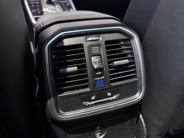 Certified 2024 Porsche Macan AWD/4WD image 24