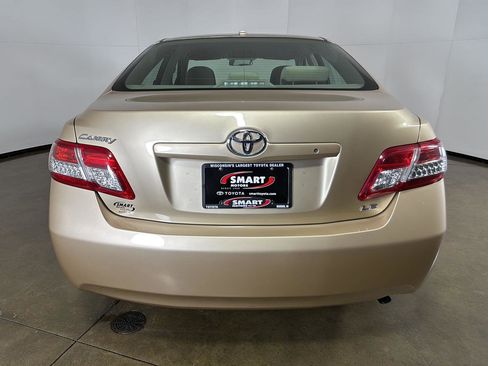 Used 2011 Toyota Camry LE FWD image 11